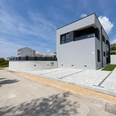 Fig By Bright Bliss Seget Vranjica