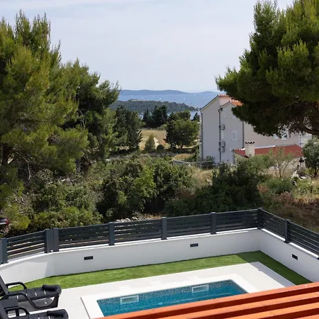 Fig By Bright Bliss Seget Vranjica