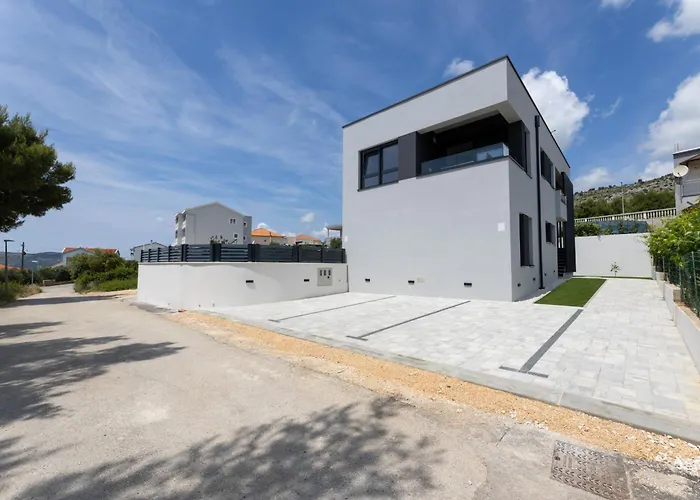 Fig By Bright Bliss Seget Vranjica